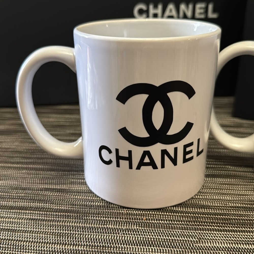TWO luxury Black and White Accent Mugs - Picture 2 of 4